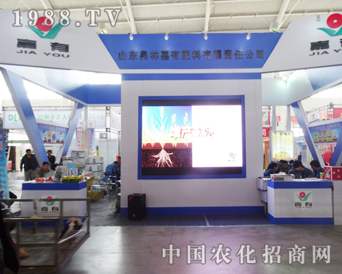 泉林嘉肥業(yè)整齊的產(chǎn)品展現(xiàn)在2014沈陽肥料會